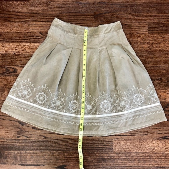 💕Pretty Corduroy Skirt 💕 - Picture 4 of 6
